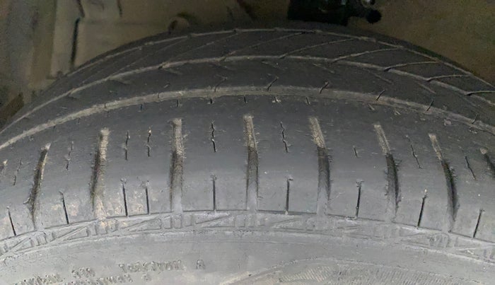 2017 Maruti Swift ZXI, Petrol, Manual, 51,023 km, Left Front Tyre Tread