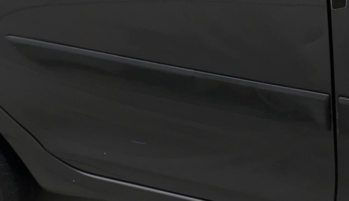 2017 Maruti Swift ZXI, Petrol, Manual, 51,023 km, Right rear door - Minor scratches