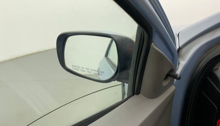 2011 Toyota Etios V, Petrol, Manual, 69,350 km, Left rear-view mirror - ORVM knob broken and not working
