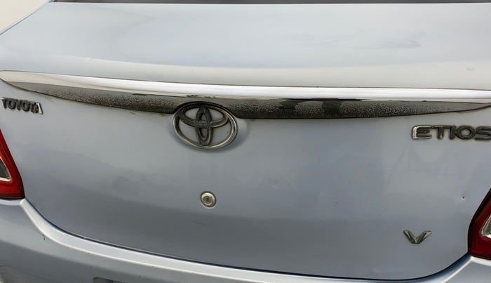 2011 Toyota Etios V, Petrol, Manual, 69,350 km, Dicky (Boot door) - Slightly dented