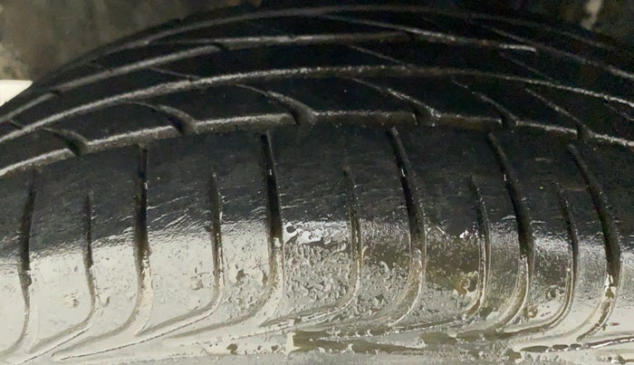2011 Toyota Etios V, Petrol, Manual, 69,350 km, Left Front Tyre Tread