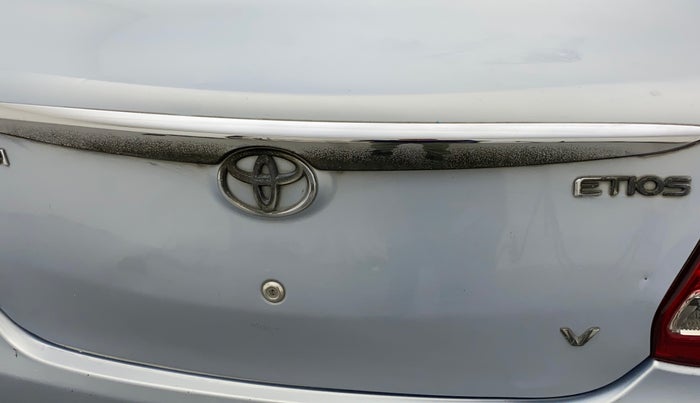2011 Toyota Etios V, Petrol, Manual, 69,350 km, Dicky (Boot door) - Minor scratches
