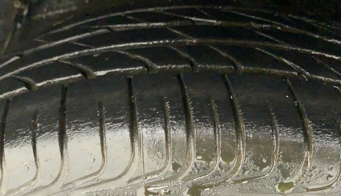 2011 Toyota Etios V, Petrol, Manual, 69,350 km, Left Rear Tyre Tread