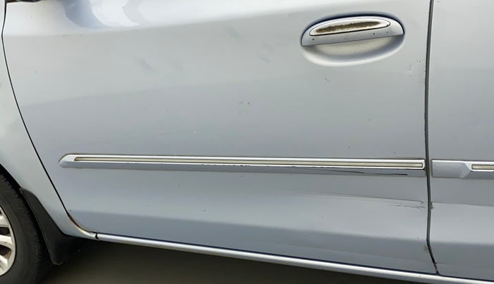 2011 Toyota Etios V, Petrol, Manual, 69,350 km, Front passenger door - Paint has faded