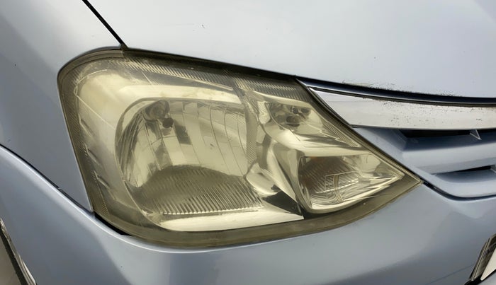 2011 Toyota Etios V, Petrol, Manual, 69,350 km, Right headlight - Faded