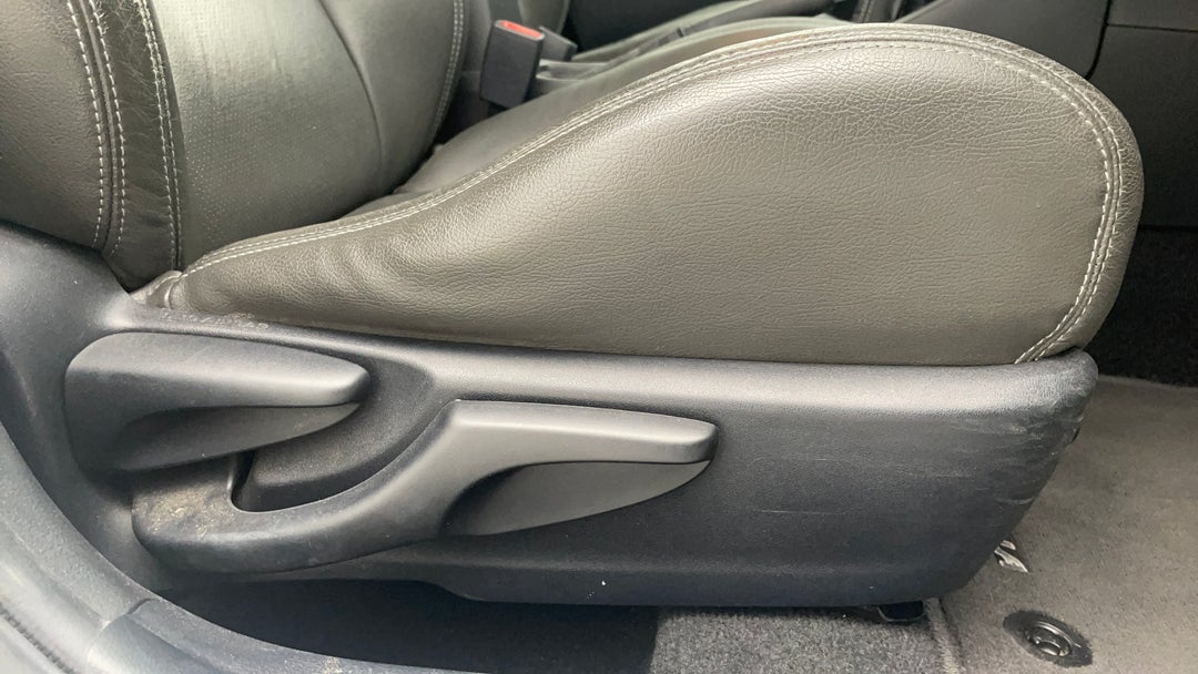 2016 Toyota Corolla Ascent Sport, Manual, 112165 km, Drivers Side Adjustment Panel