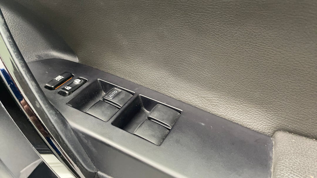 2016 Toyota Corolla Ascent Sport, Manual, 112165 km, Drivers Side Door Panel Controls