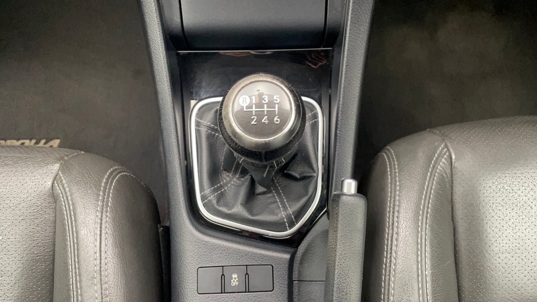 2016 Toyota Corolla Ascent Sport, Manual, 112165 km, Gear Lever 
