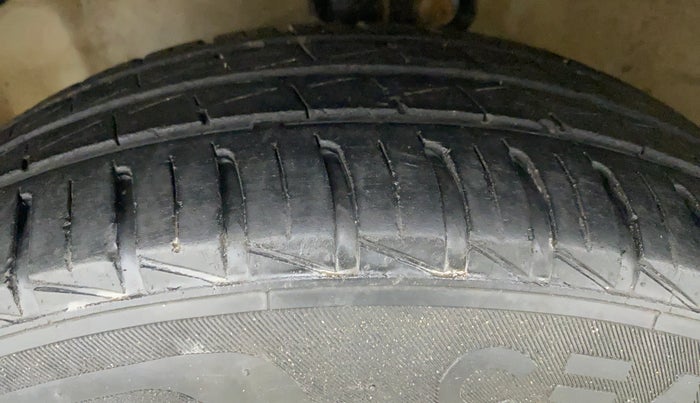 2012 Maruti A Star VXI, Petrol, Manual, 74,154 km, Left Front Tyre Tread