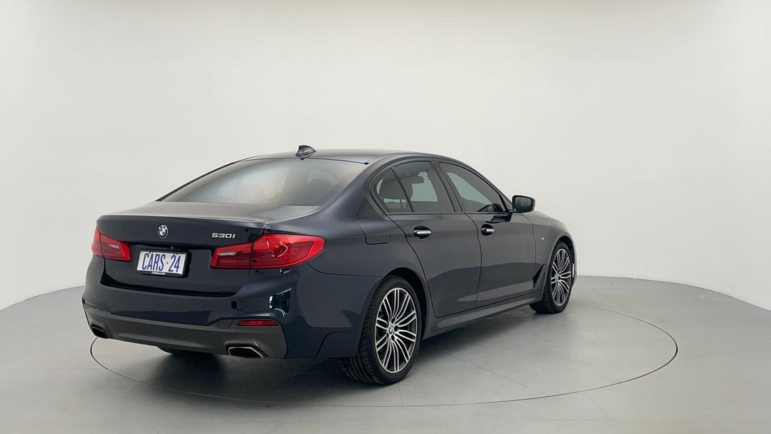 2017 BMW 5 30i M Sport, Automatic, 157603 km, Right Back Diagonal (45- Degree) View