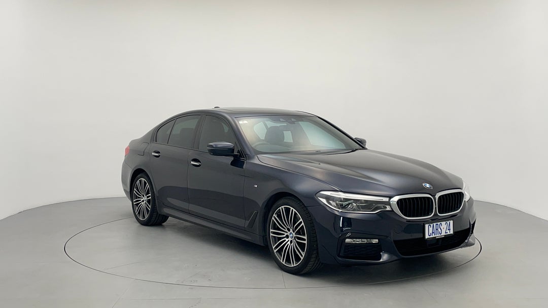 2017 BMW 5 30i M Sport, Automatic, 157603 km, Right Front Diagonal (45- Degree) View