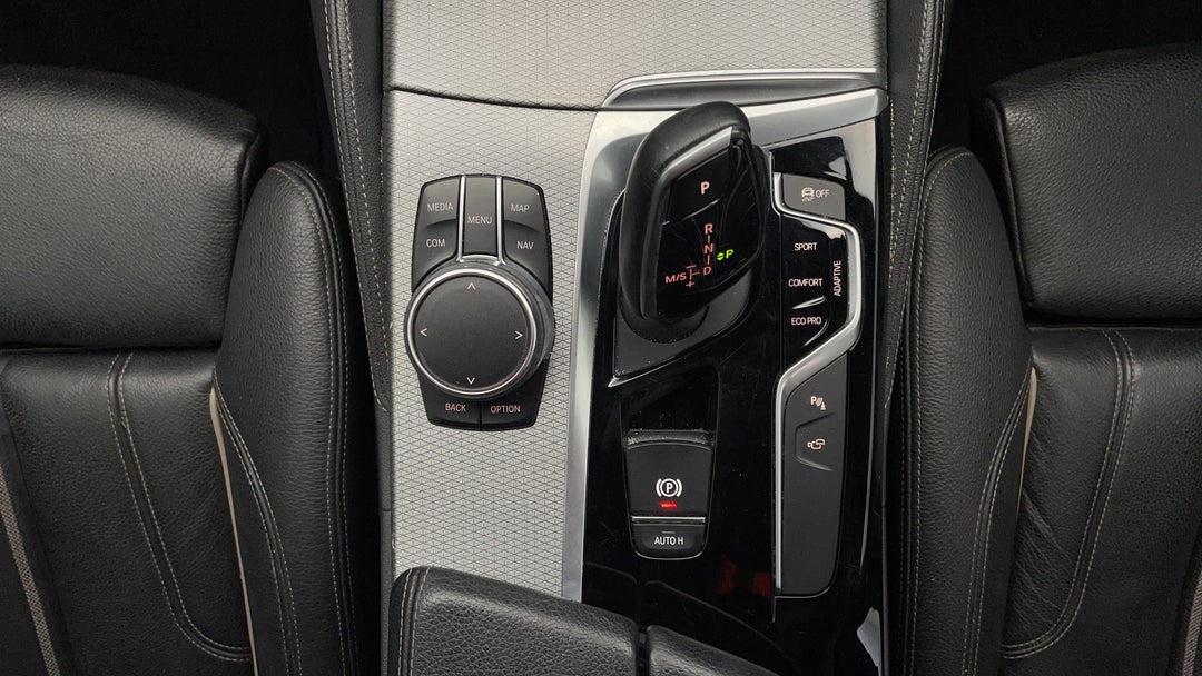 2017 BMW 5 30i M Sport, Automatic, 157603 km, Gear Lever 