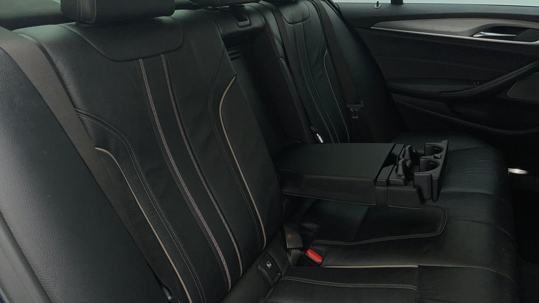 2017 BMW 5 30i M Sport, Automatic, 157603 km, Right Side Rear Door Cabin View