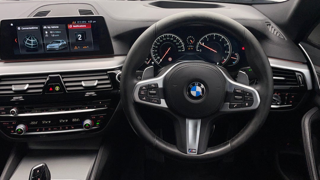 2017 BMW 5 30i M Sport, Automatic, 157603 km, Steering Wheel Close-up