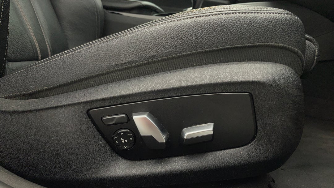 2017 BMW 5 30i M Sport, Automatic, 157603 km, Drivers Side Adjustment Panel