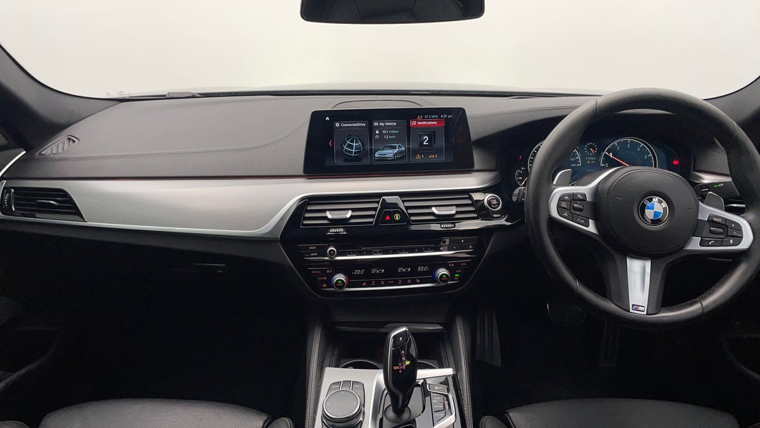 2017 BMW 5 30i M Sport, Automatic, 157603 km, Dashboard View