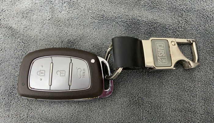 2014 Hyundai Elite i20 SPORTZ (O) 1.2, Petrol, Manual, 82,377 km, Key Close Up