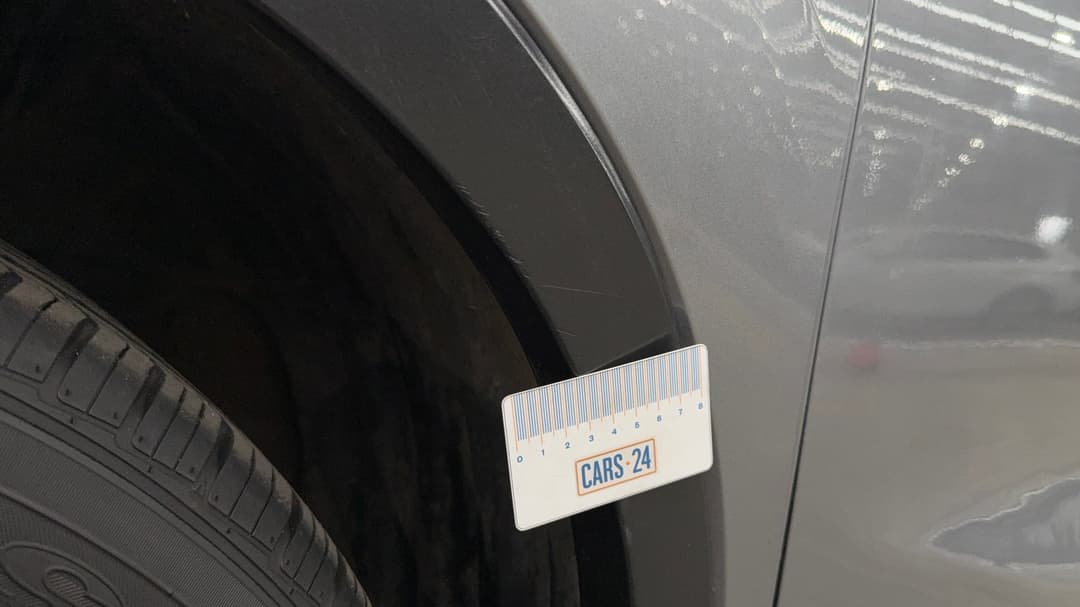 Quarter Panel Front LHS Guard Scratch