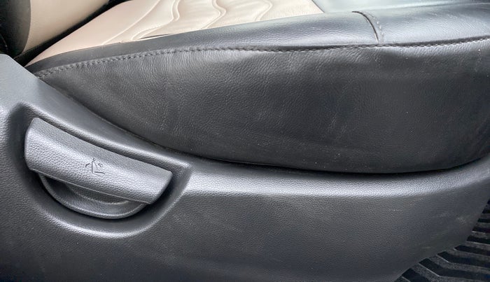 2019 Hyundai Grand i10 SPORTZ 1.2 KAPPA VTVT, Petrol, Manual, Driver Side Adjustment Panel