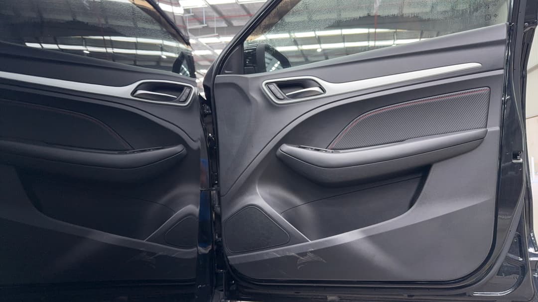 2022 MG Zst Core, Automatic, 13846 km, Speaker View
