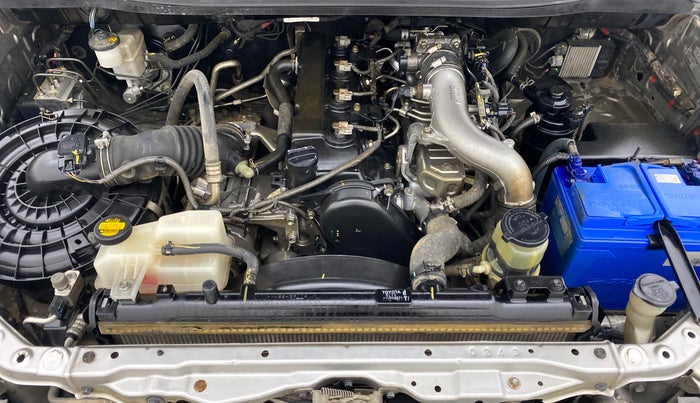 2014 Toyota Innova 2.5 GX 8 STR BS IV, Diesel, Manual, 70,258 km, Open Bonet