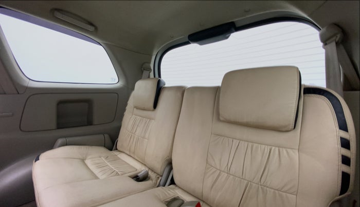 2014 Toyota Innova 2.5 GX 8 STR BS IV, Diesel, Manual, 70,258 km, Third Seat Row ( optional )