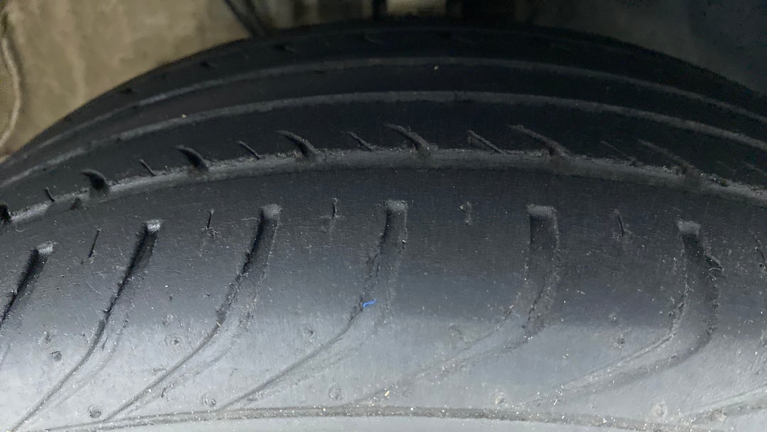 Right Front Tyre Tread