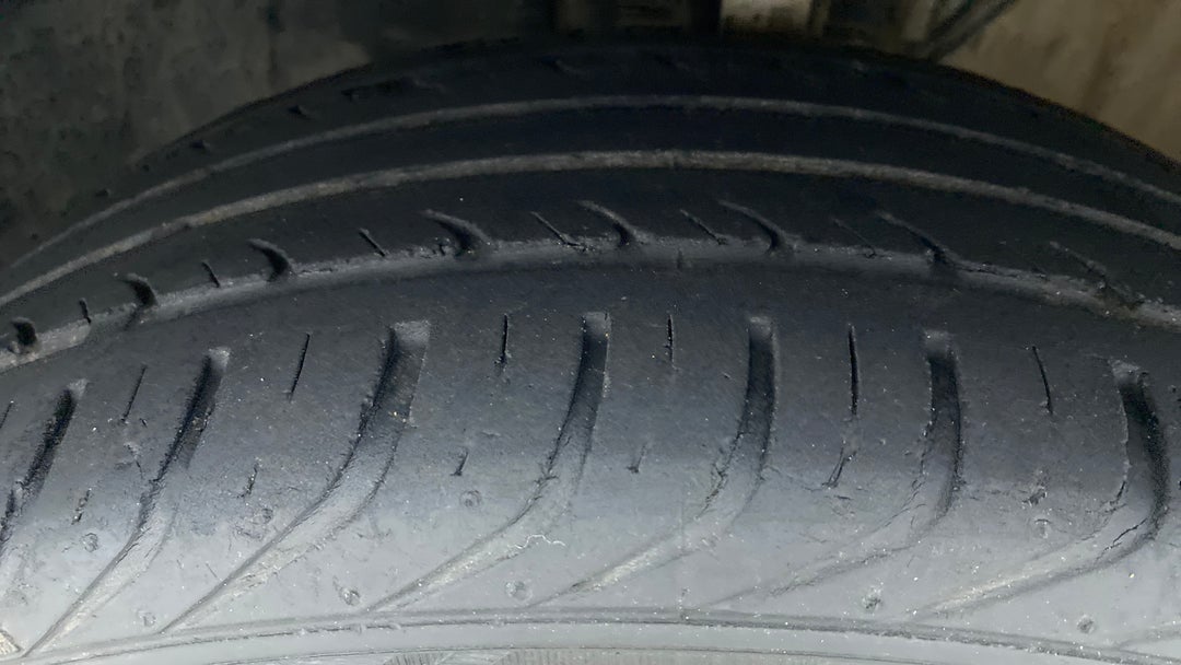 Left Front Tyre Tread