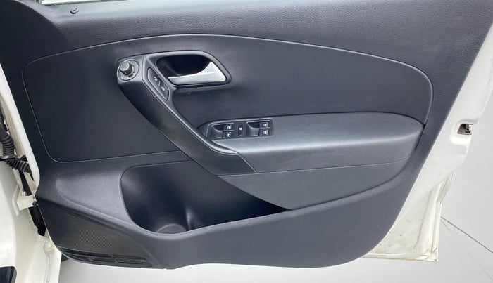 2018 Volkswagen Polo HIGH LINE PLUS 1.0, Petrol, Manual, 50,800 km, Driver Side Door Panels Control