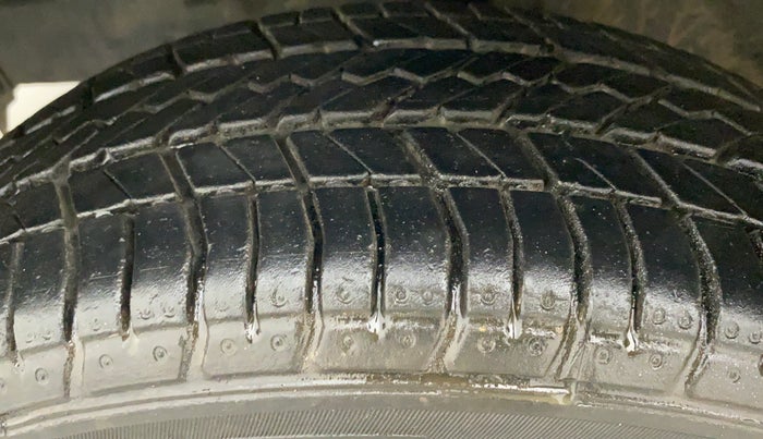 2012 Toyota Etios G, Petrol, Manual, 59,491 km, Left Front Tyre Tread