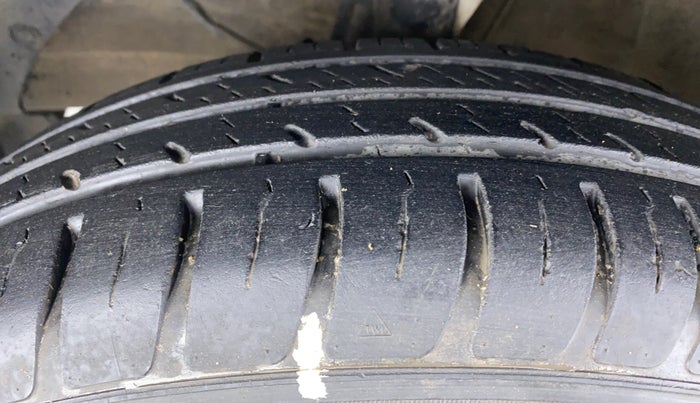 2018 Maruti Dzire VXI, Petrol, Manual, 33,658 km, Left Front Tyre Tread