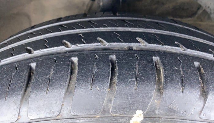 2018 Maruti Dzire VXI, Petrol, Manual, 33,658 km, Right Front Tyre Tread