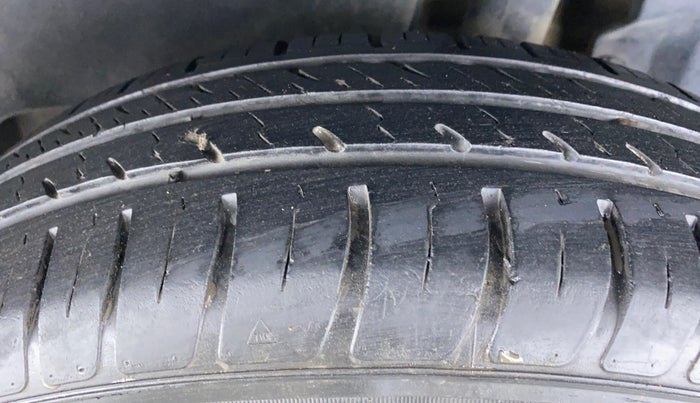 2018 Maruti Dzire VXI, Petrol, Manual, 33,658 km, Left Rear Tyre Tread