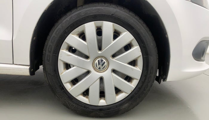 2014 Volkswagen Vento COMFORTLINE TSI AT, Petrol, Automatic, 40,575 km, Right Front Wheel