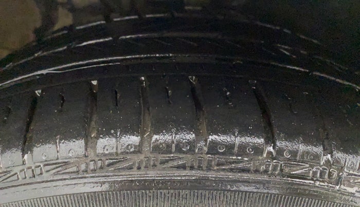 2014 Volkswagen Vento COMFORTLINE TSI AT, Petrol, Automatic, 40,575 km, Left Rear Tyre Tread