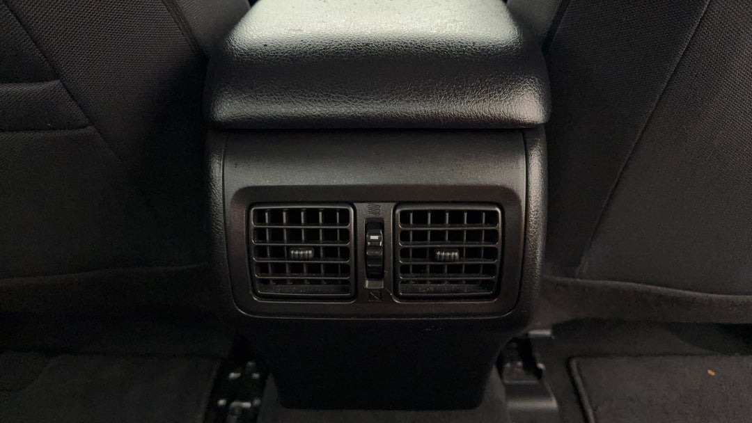 2017 Toyota Camry Altise, Automatic, 104571 km, Rear A/C Vent