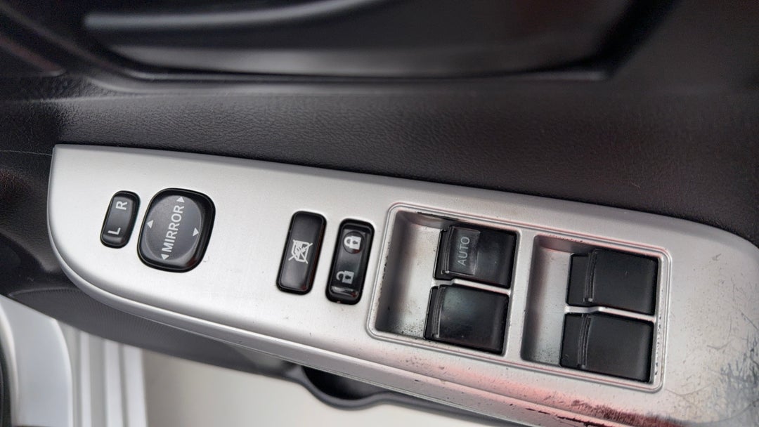 2017 Toyota Camry Altise, Automatic, 104571 km, Drivers Side Door Panel Controls