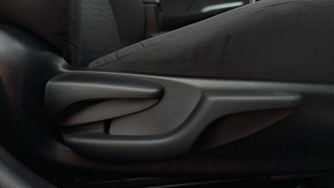 2017 Toyota Camry Altise, Automatic, 104571 km, Drivers Side Adjustment Panel