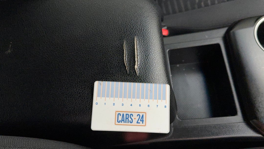 2017 Toyota Camry Altise, Automatic, 104571 km, Center Console Scratch