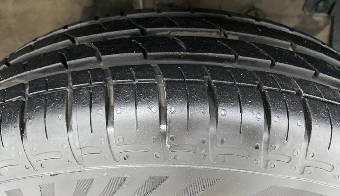 2013 Maruti Swift VDI, Diesel, Manual, 46,389 km, Right Front Tyre Tread