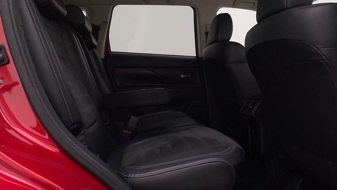 2018 Mitsubishi Outlander Ls 7 Seat (awd), Automatic, 116491 km, Right Side Rear Door Cabin View