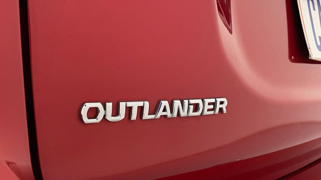 2018 Mitsubishi Outlander Ls 7 Seat (awd), Automatic, 116491 km, Badge (Boot Left Side)