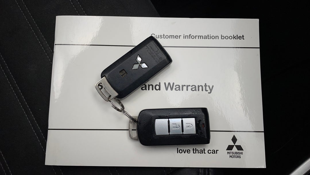 2018 Mitsubishi Outlander Ls 7 Seat (awd), Automatic, 116491 km, Key Close-up