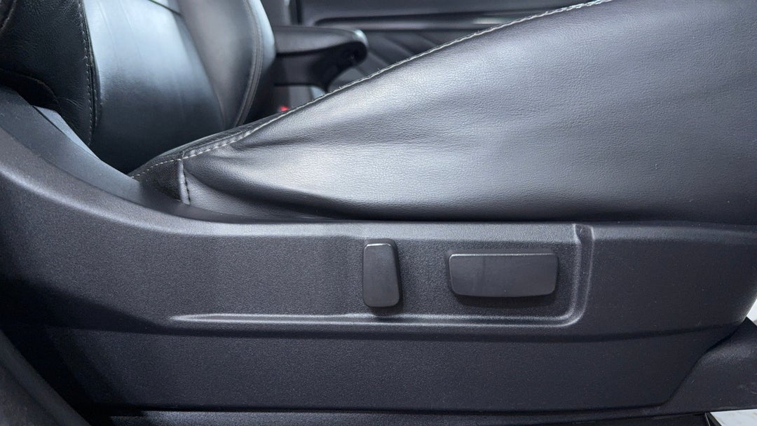 2017 Mitsubishi Outlander Exceed Phev, Automatic, 149436 km, Drivers Side Adjustment Panel