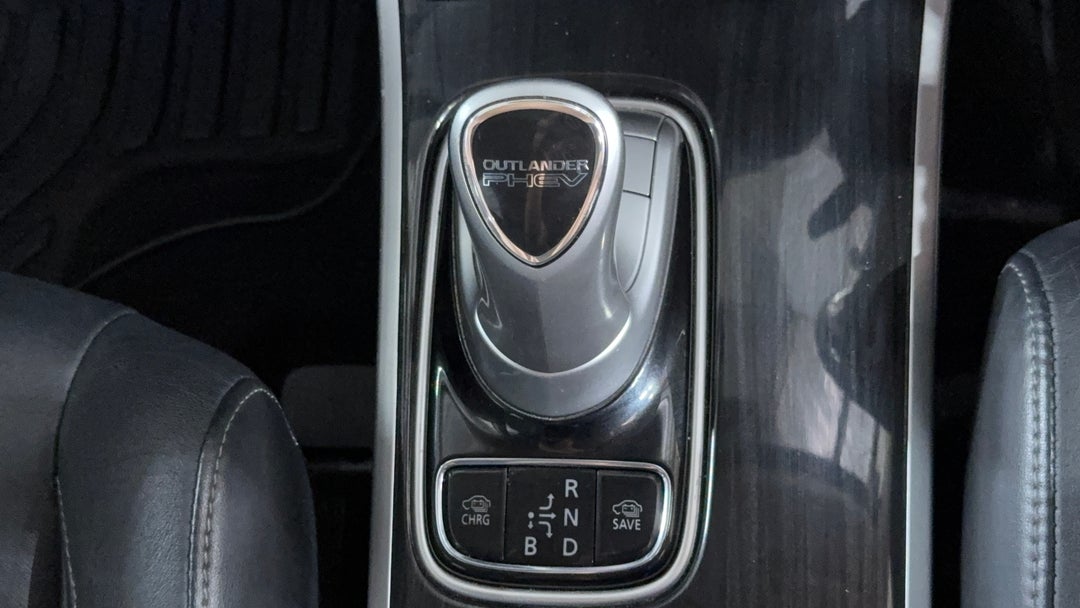 2017 Mitsubishi Outlander Exceed Phev, Automatic, 149436 km, Gear Lever 