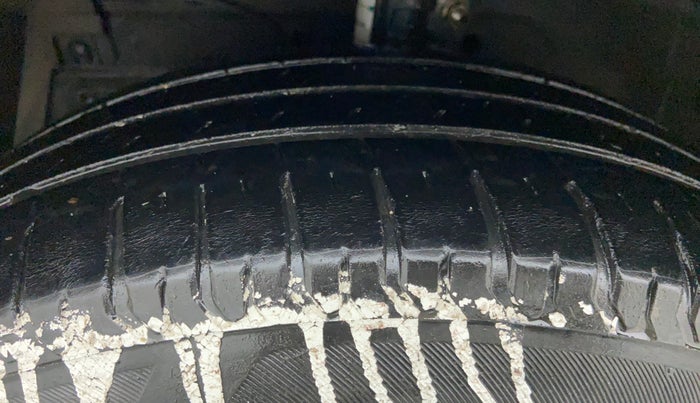 2012 Maruti Ertiga VDI, Diesel, Manual, 1,86,758 km, Left Front Tyre Tread