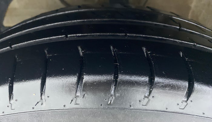 2017 Maruti Dzire VXI, Petrol, Manual, 54,596 km, Left Front Tyre Tread