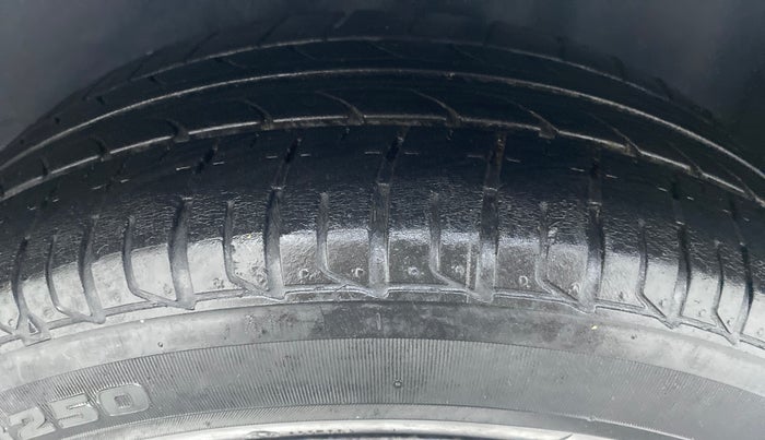 2017 Volkswagen Ameo COMFORTLINE 1.2, Petrol, Manual, 47,917 km, Left Rear Tyre Tread