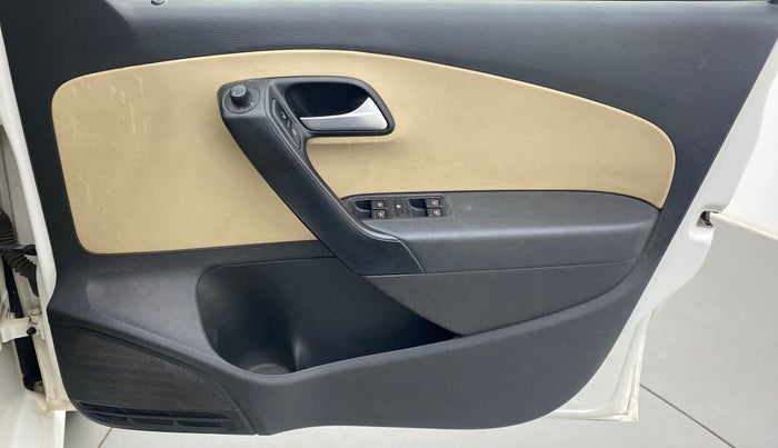 2017 Volkswagen Ameo COMFORTLINE 1.2, Petrol, Manual, 47,917 km, Driver Side Door Panels Control
