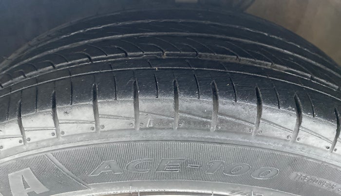 2017 Volkswagen Ameo COMFORTLINE 1.2, Petrol, Manual, 47,917 km, Left Front Tyre Tread